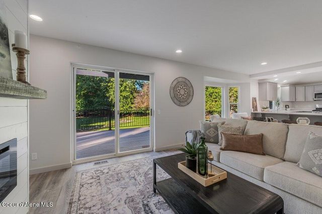 3089 E LAKE FOREST DR, Hayden Lake, ID 83835