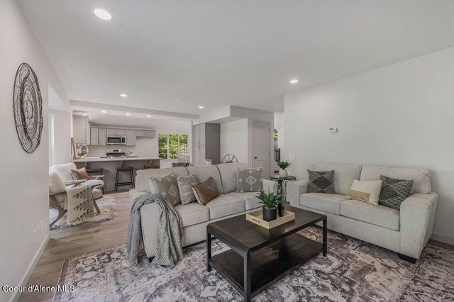 3089 E LAKE FOREST DR, Hayden Lake, ID 83835