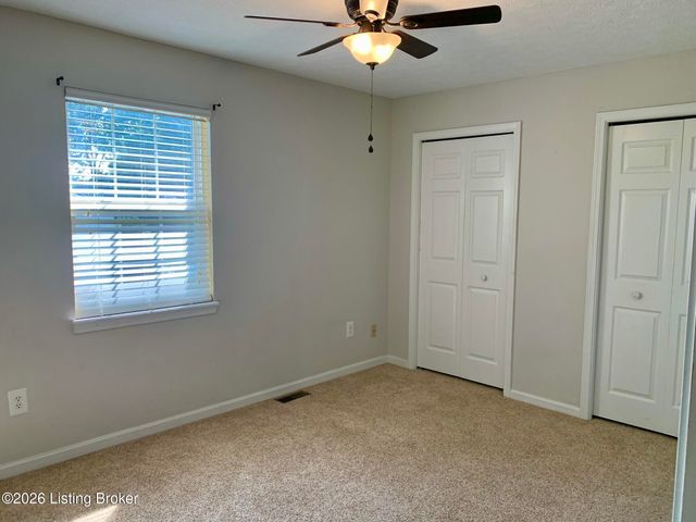 128 Whisbrook Ave, Vine Grove, KY 40175