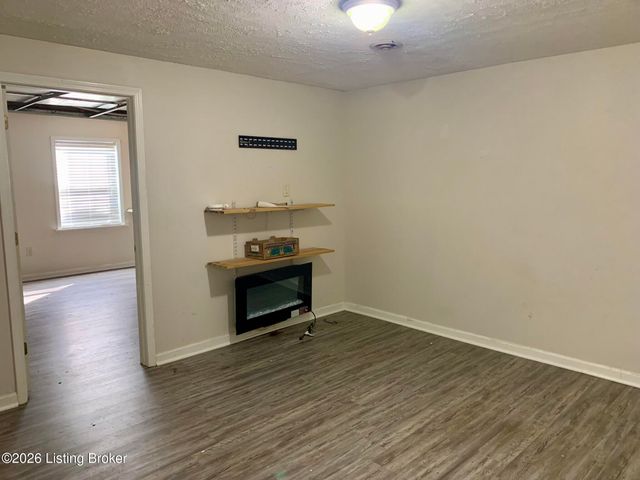 128 Whisbrook Ave, Vine Grove, KY 40175