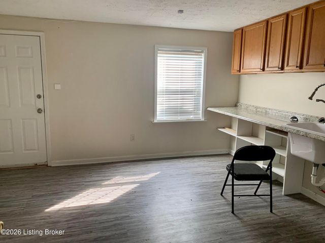 128 Whisbrook Ave, Vine Grove, KY 40175
