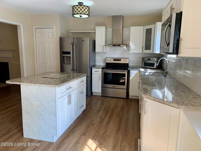 128 Whisbrook Ave, Vine Grove, KY 40175