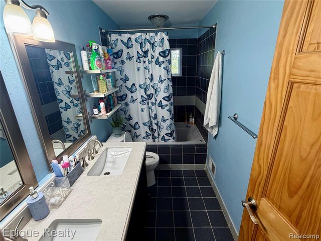 2876 Winter Drive, Troy, MI 48083