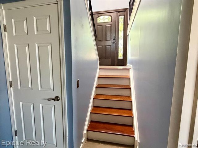 2876 Winter Drive, Troy, MI 48083
