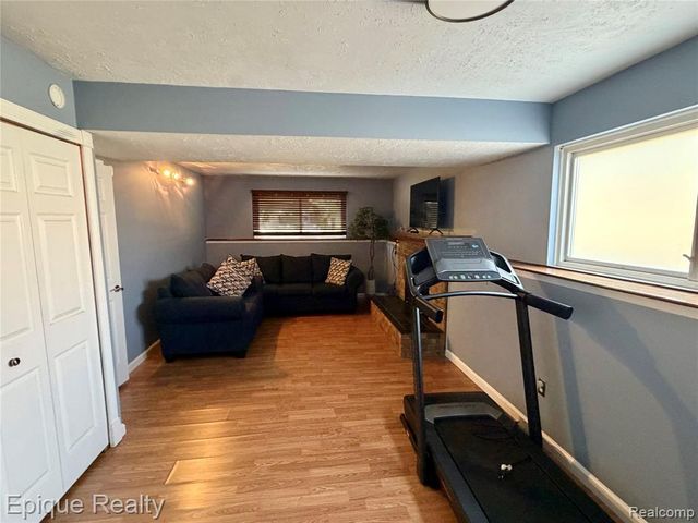 2876 Winter Drive, Troy, MI 48083