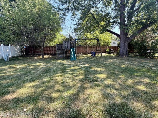 2876 Winter Drive, Troy, MI 48083