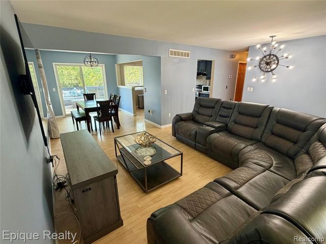 2876 Winter Drive, Troy, MI 48083