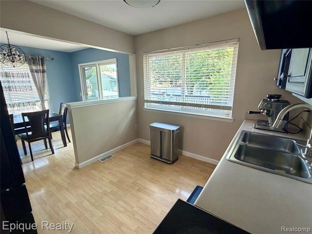 2876 Winter Drive, Troy, MI 48083