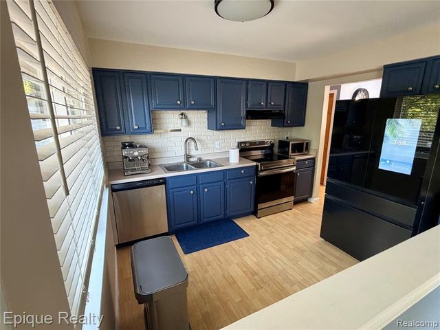 2876 Winter Drive, Troy, MI 48083