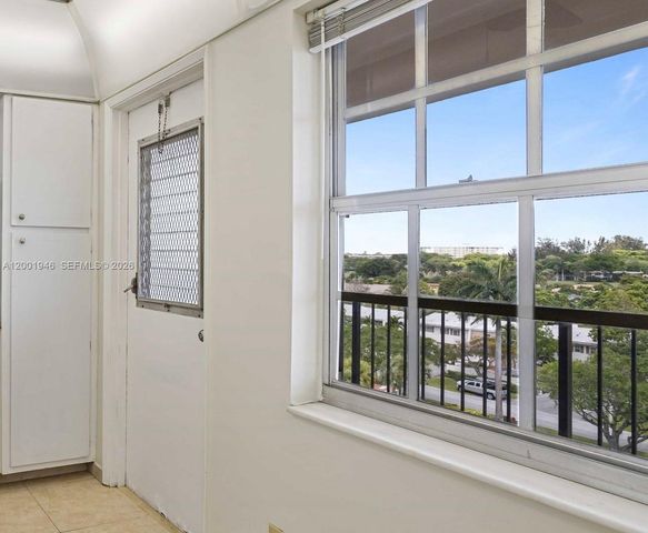 3100 N Palm Aire Dr 703, Pompano Beach, FL 33069