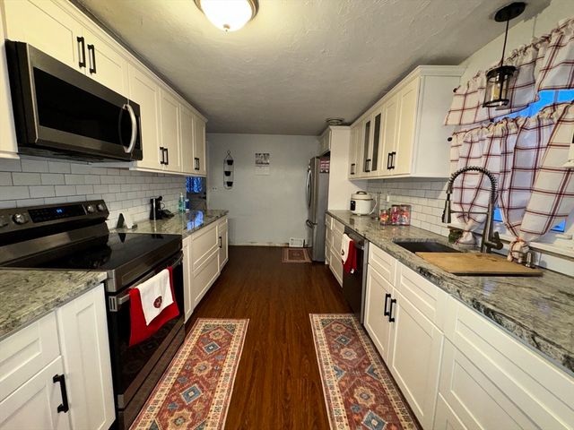 39 Fairlawn Ave, Oxford, MA 01540