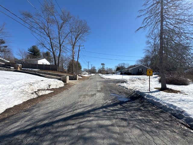 39 Fairlawn Ave, Oxford, MA 01540