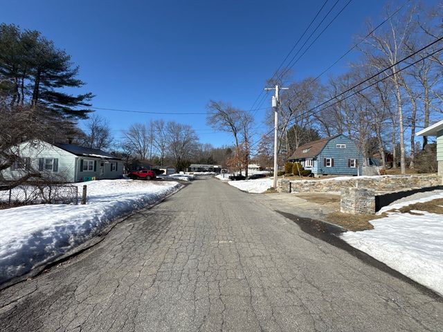 39 Fairlawn Ave, Oxford, MA 01540