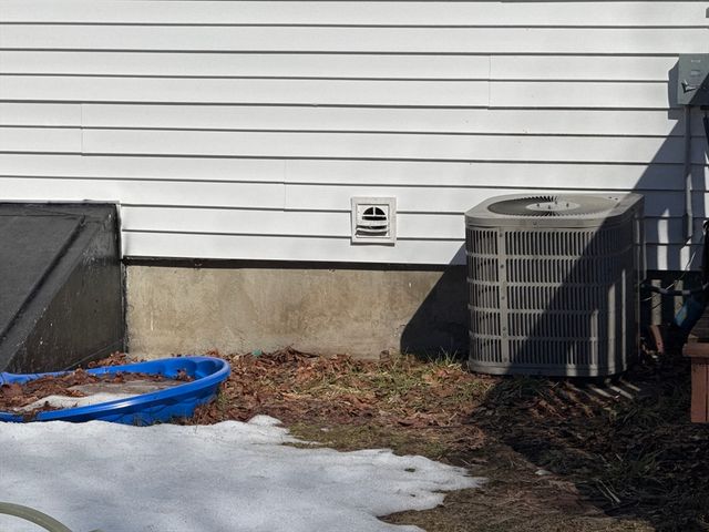 39 Fairlawn Ave, Oxford, MA 01540