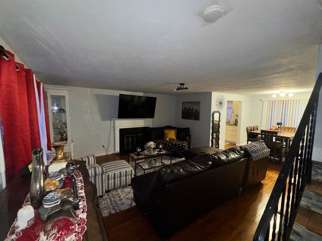 39 Fairlawn Ave, Oxford, MA 01540