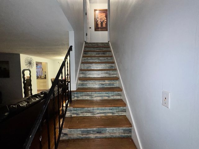 39 Fairlawn Ave, Oxford, MA 01540