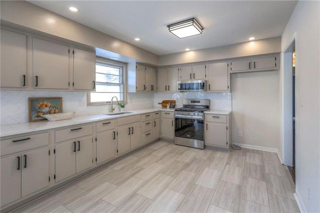 6905 Sycamore Avenue, Kansas City, MO 64133