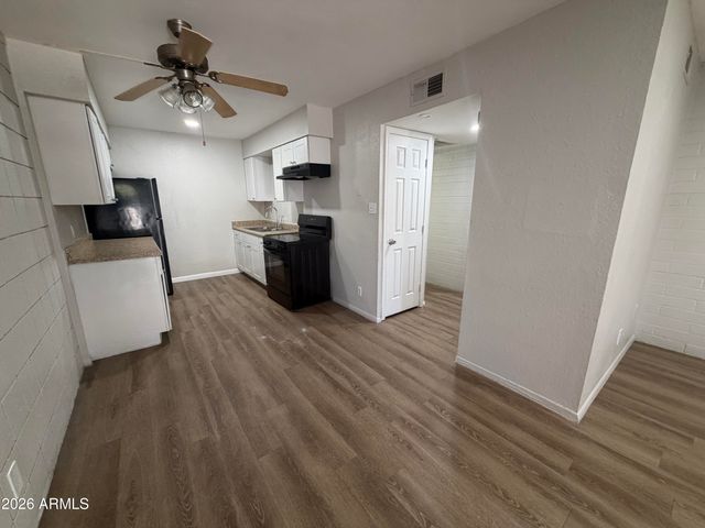 2034 W CACTUS Road B, Phoenix, AZ 85029
