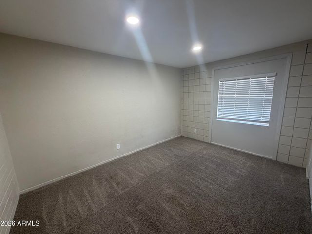 2034 W CACTUS Road B, Phoenix, AZ 85029