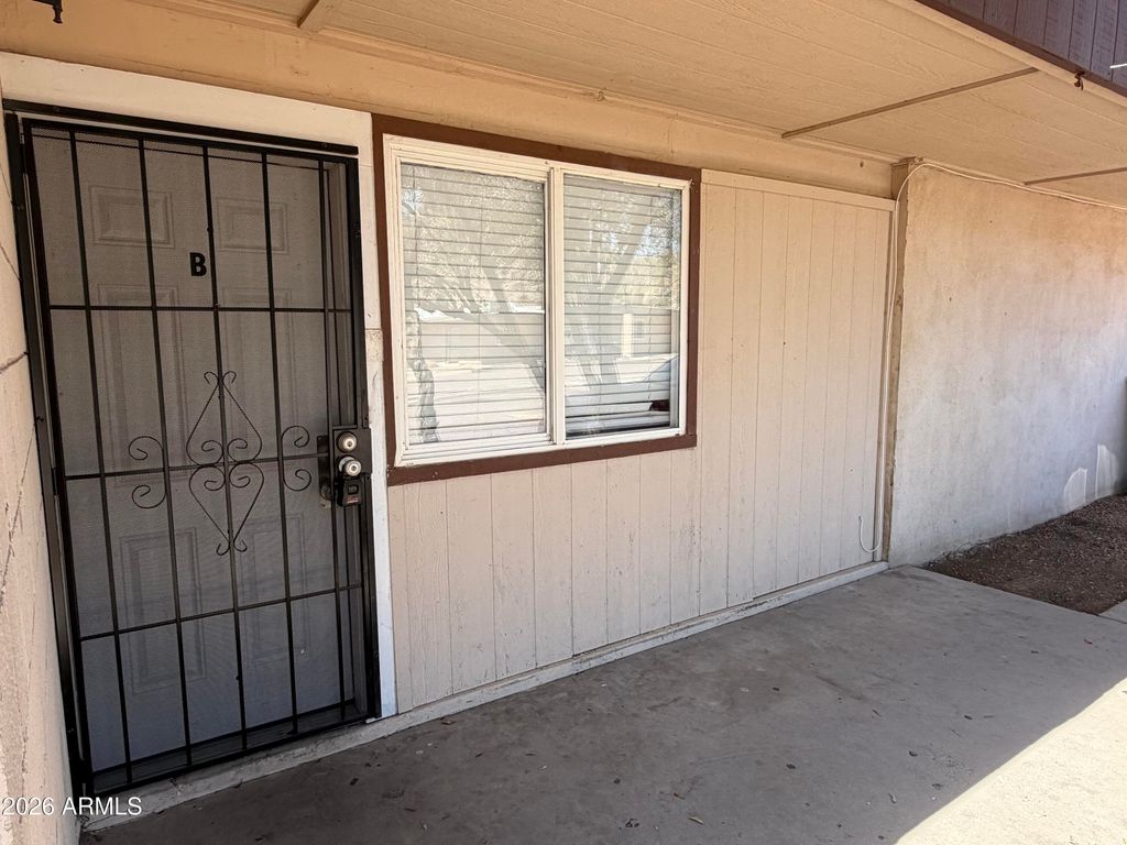 2034 W CACTUS Road B, Phoenix, AZ 85029