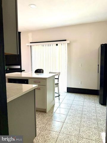 1 OAKVIEW AVE, Cherry Hill, NJ 08002