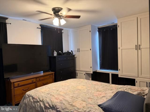 1 OAKVIEW AVE, Cherry Hill, NJ 08002