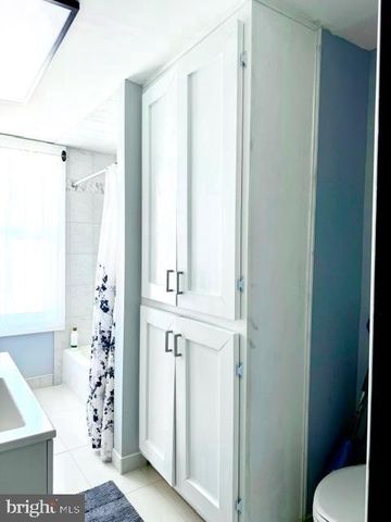 1 OAKVIEW AVE, Cherry Hill, NJ 08002