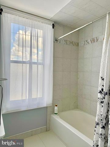 1 OAKVIEW AVE, Cherry Hill, NJ 08002