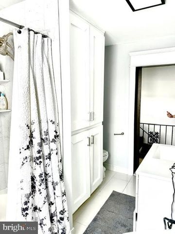 1 OAKVIEW AVE, Cherry Hill, NJ 08002