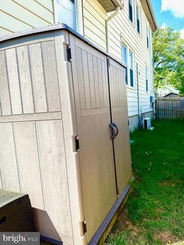 1 OAKVIEW AVE, Cherry Hill, NJ 08002