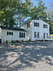 7464 PAW PAW RD, Paw Paw, WV 25434