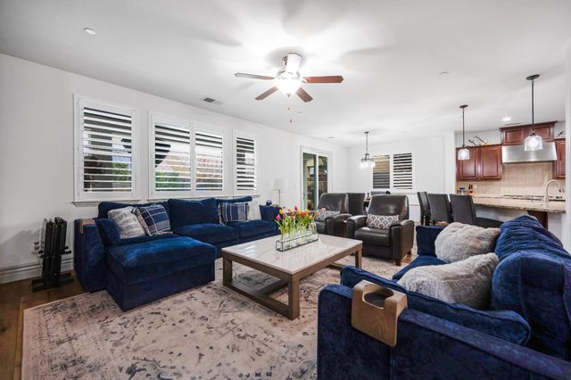 3063 Robinwood Avenue, Clovis, CA 93619