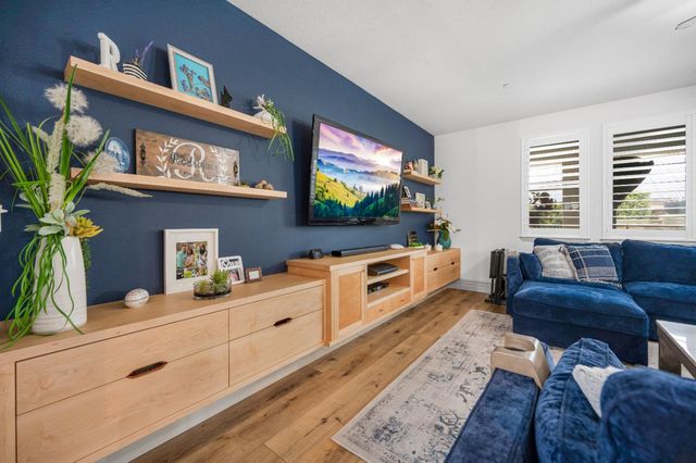 3063 Robinwood Avenue, Clovis, CA 93619