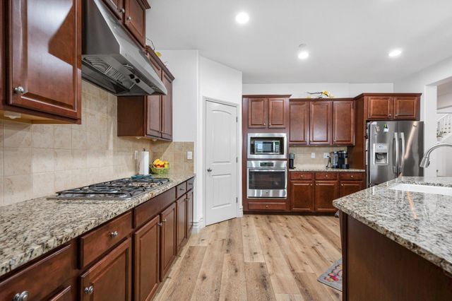 3063 Robinwood Avenue, Clovis, CA 93619