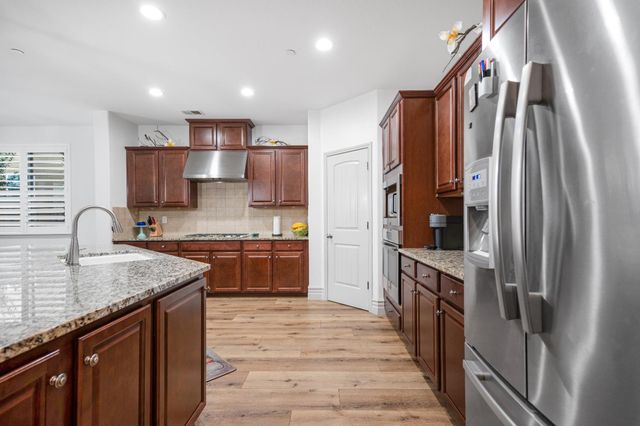 3063 Robinwood Avenue, Clovis, CA 93619