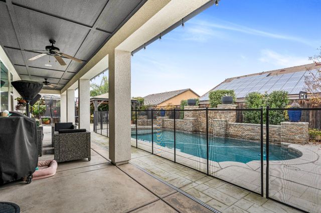 3063 Robinwood Avenue, Clovis, CA 93619