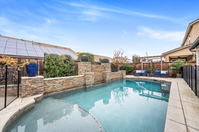 3063 Robinwood Avenue, Clovis, CA 93619