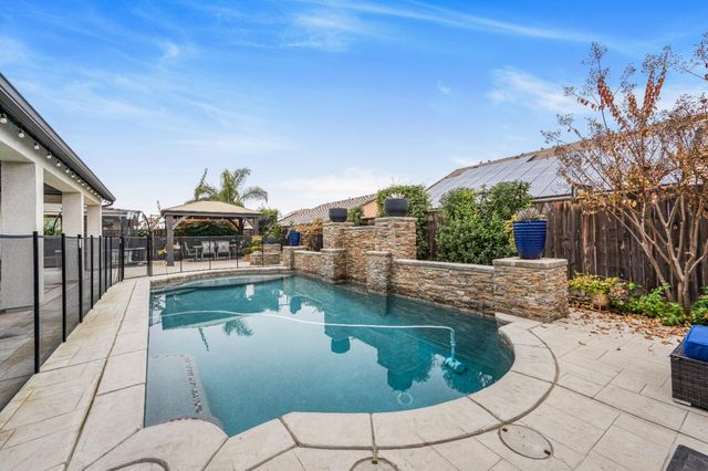 3063 Robinwood Avenue, Clovis, CA 93619