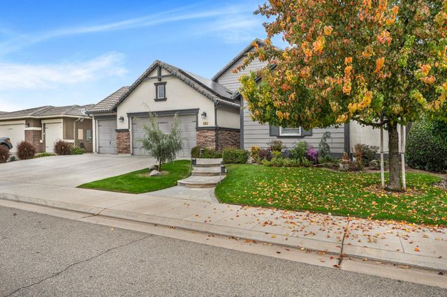 3063 Robinwood Avenue, Clovis, CA 93619