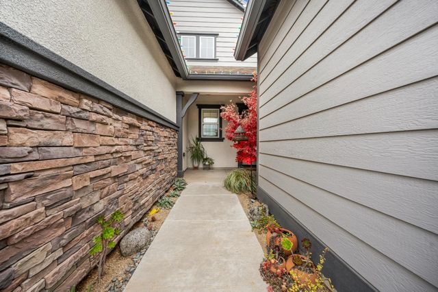 3063 Robinwood Avenue, Clovis, CA 93619