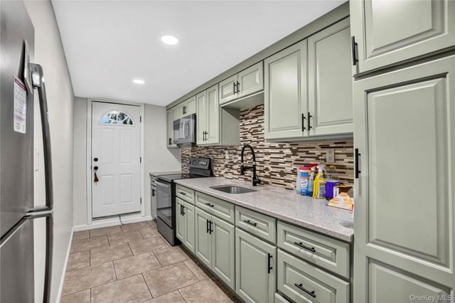 8953 Vanderveer Street, Queens Village, NY 11427