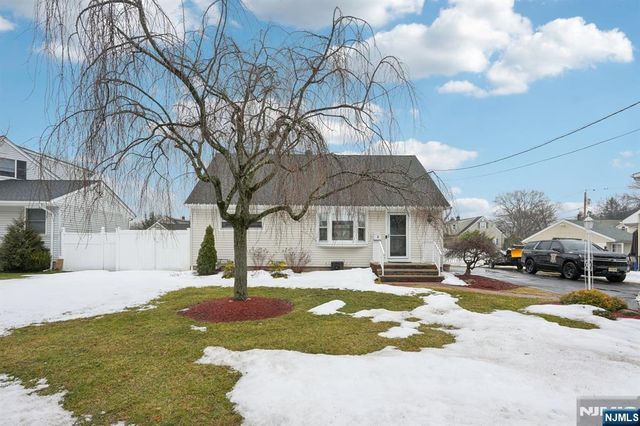 2 White Oak Lane, Wayne, NJ 07470