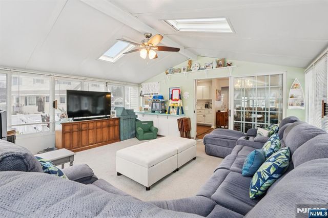 2 White Oak Lane, Wayne, NJ 07470