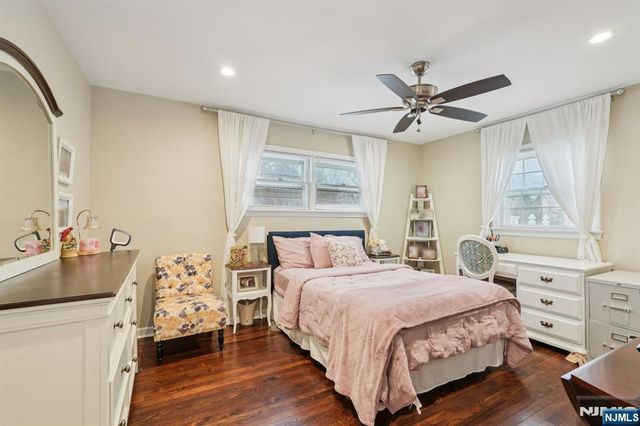 2 White Oak Lane, Wayne, NJ 07470