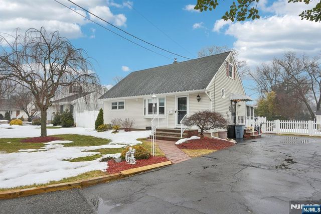 2 White Oak Lane, Wayne, NJ 07470