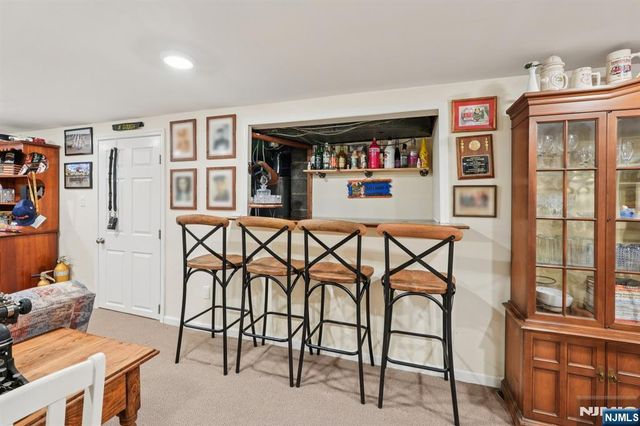 2 White Oak Lane, Wayne, NJ 07470
