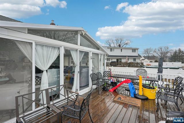 2 White Oak Lane, Wayne, NJ 07470
