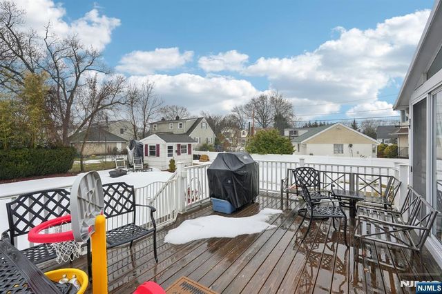 2 White Oak Lane, Wayne, NJ 07470