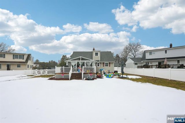 2 White Oak Lane, Wayne, NJ 07470