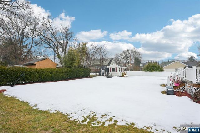 2 White Oak Lane, Wayne, NJ 07470